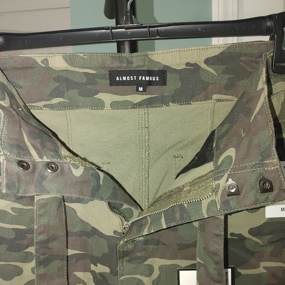 Almost Famous Camouflage Jogger Pants Size Medium - Picture 5 of 7